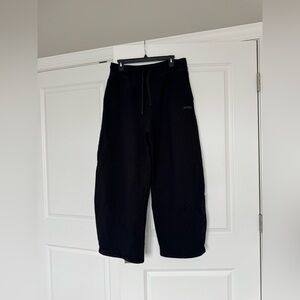 Aritzia Black Barrel Megafit Sweatpants..like new!!